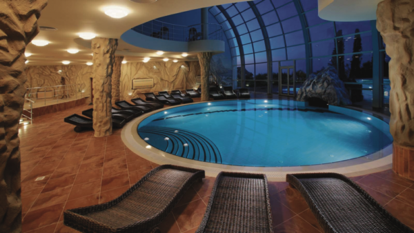Vivos-E1-Inspiration-Community-Pool_cmyk