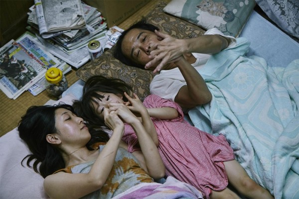 Hirokazu Kore-edan Shoplifters palkittiin Kultaisella palmulla