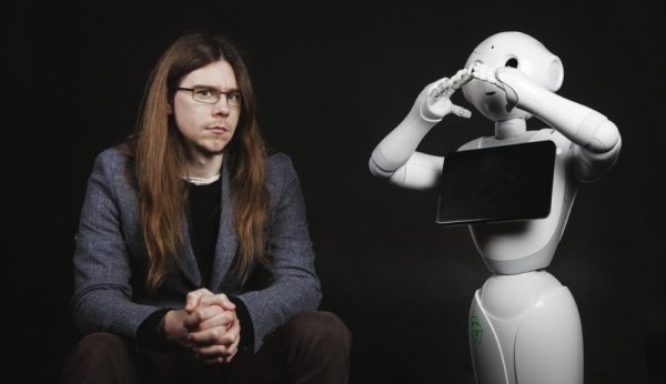 michael_ja_robottiCMYK