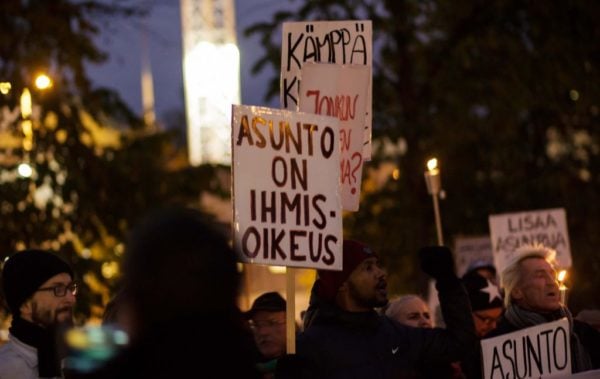 Asunnottomienyö_plakaatit