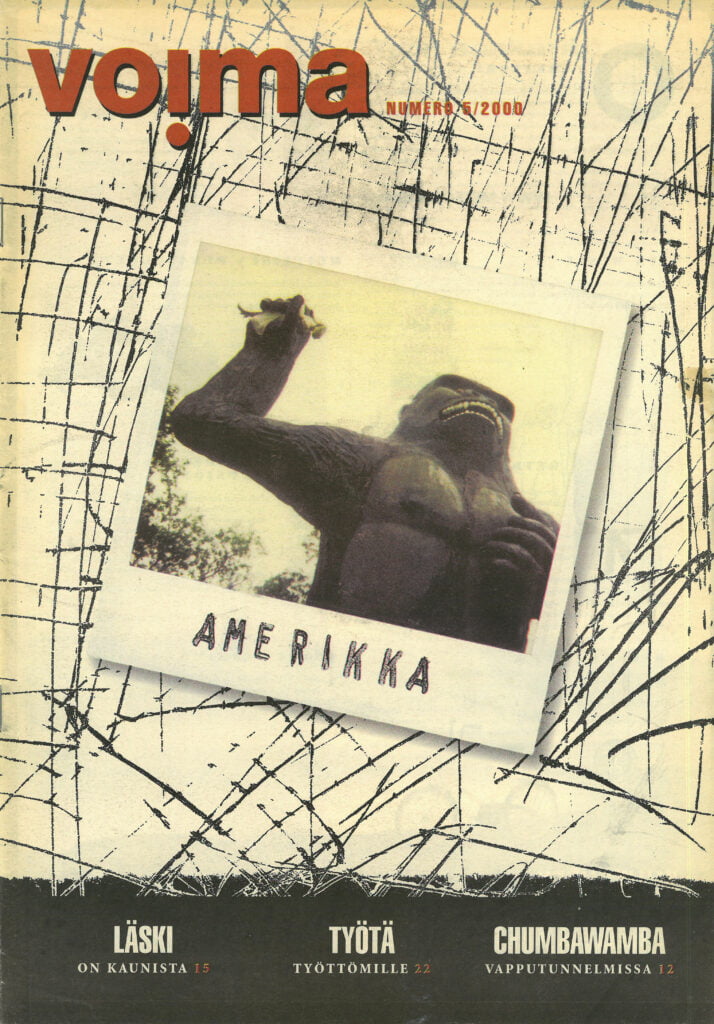Voiman kannessa polaroid-kuva, jossa tekogorilla pitelee tekoihmistä. Polaroidin alakulmaan kirjoitettu "Amerikka".